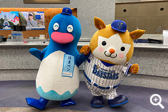 2021.7.27 横浜DeNAベイスターズ誕生10周年にスターマンが横浜銀行に遊びに！2019年11月の「ファンフェスティバル」以来の再会に、喜びもひとしおなはまペン。