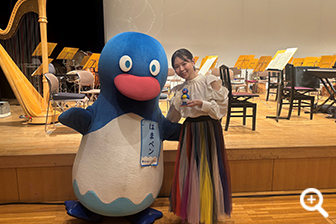 2025.3.16 「神奈川フィル チャリティー・コンサート～家族で楽しむ音楽会～」でピアノタレントのまなまるさんと再び共演を果たしウキウキ。歌って踊って楽しいステージになりました！