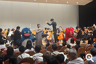 2025.8.22 「神奈川フィル チャリティー・コンサート～家族で楽しむ音楽会～」でピアノタレントのまなまるさんやポンくまとノリノリで共演