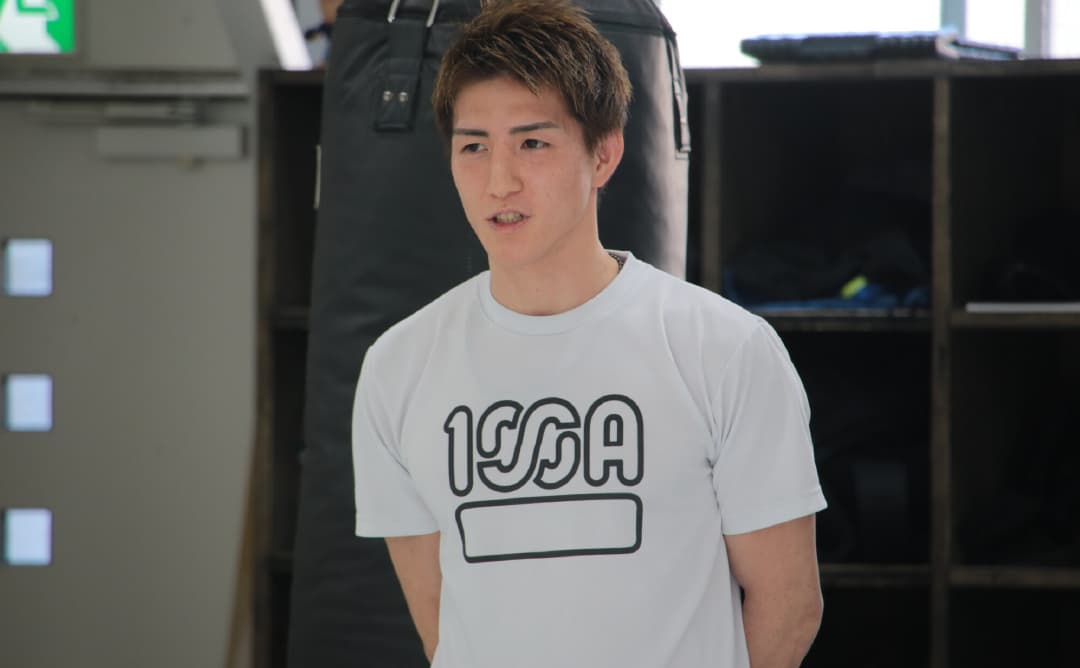 子どもたちのメッセージを伝える井上選手